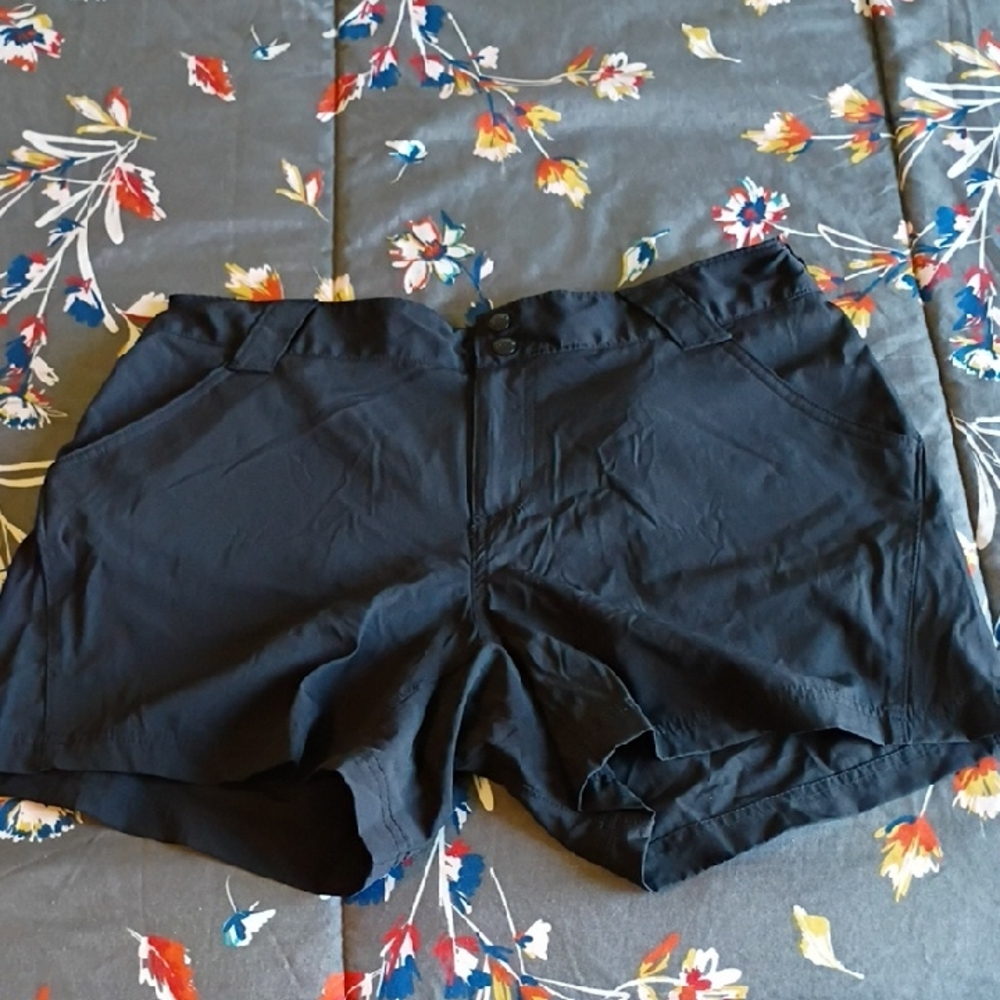 Columbia Women's Black Shorts